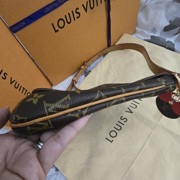 Louis Vuitton Monogram Musette Salsa Short Shoulder Bag - Picture 12 of 17